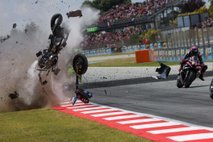 Zarco jezen nase, da je po prvi rdeči zastavi sploh startal, vodstvo se brani