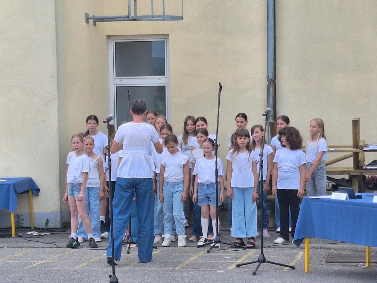 Pevski zbor OŠ Artiče.jpg
