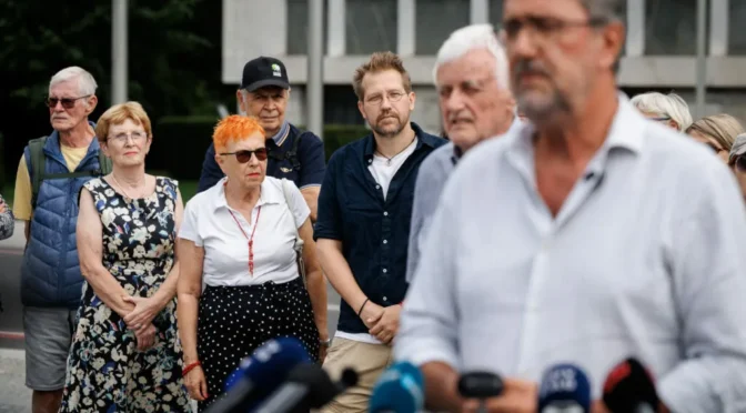 [Foto] Udbaši, nevladniki in propadli politiki so v vojni