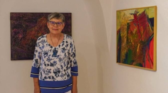 ​Kolažni aranžmaji – ko ujeti spomini recikliranih tekstilnih materialov spregovorijo nove zgodbe