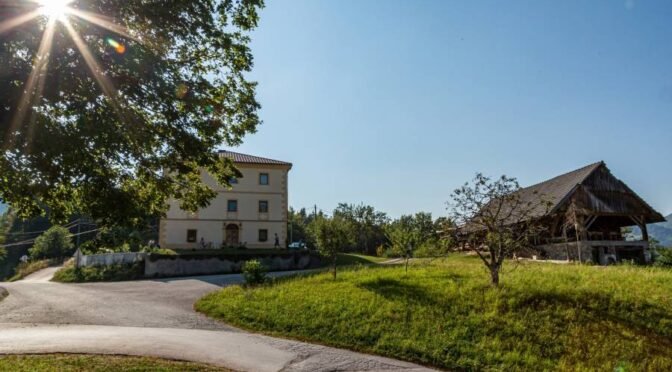 Odprtje razstave z dražbo in koncertom ob 35-letnici likovnega srečanja extempore Art Kum