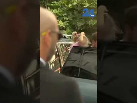 24UR┃Luka Dončić je v družbi hčerke Gabriele obiskal igralce v ljubljanskem hotelu.