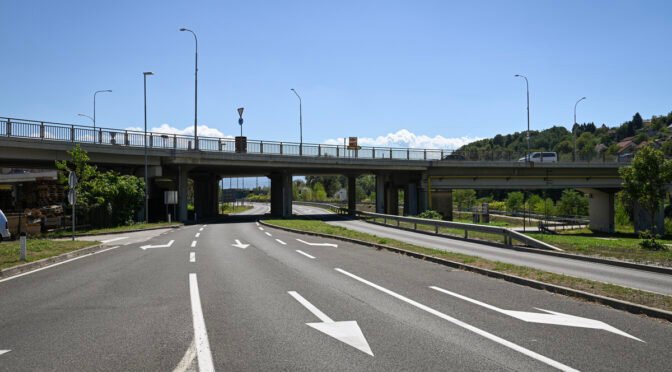 Od 1. septembra vzpostavljen stacionarni radar na krški obvoznici pod mostom