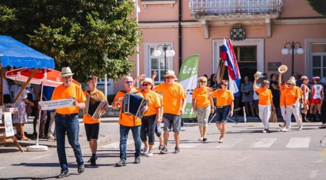 1.200 kulturnikov iz 60 društev na petih prizoriščih v Radečah
