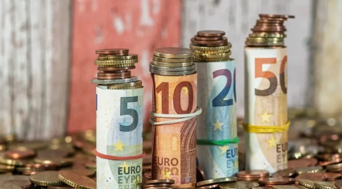 Banknotes 9363965 1280