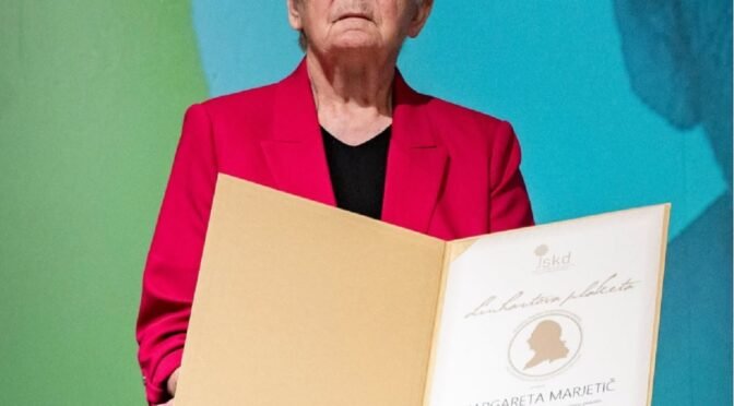 Margareta Marjetič prejela Linhartovo plaketo za dolgoletno ustvarjanje