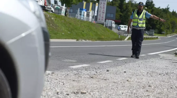 63 policija ustavlja