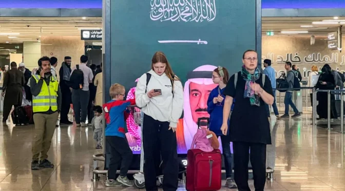 Afp 20260310 a2na3t3 v1 midres saudiiranusisraelwarevacuation
