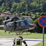 Reševanje poškodovane osebe s helikopterjem.