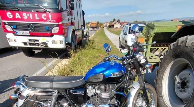 Pri Krškem trčila motorist in traktor, v Sevnici pristal vojaški helikopter
