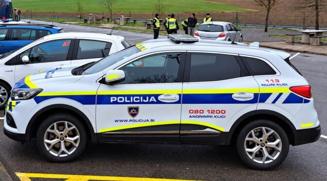 Policijski kombi.