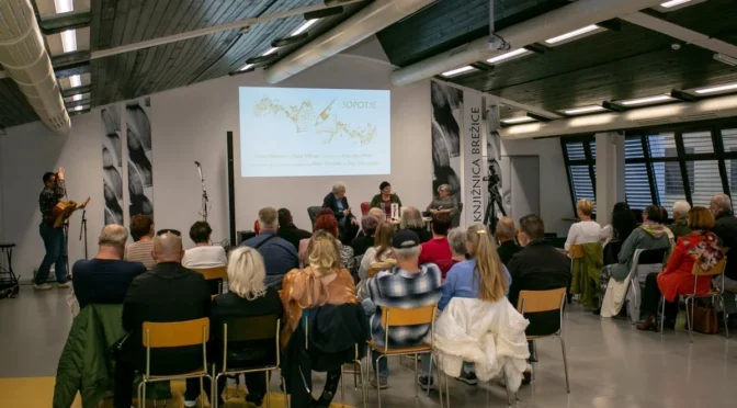Predstavitec knjige brezice 15